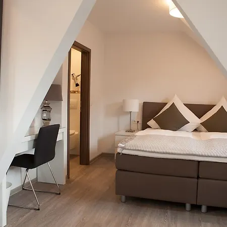 Hotel Ravene 3*