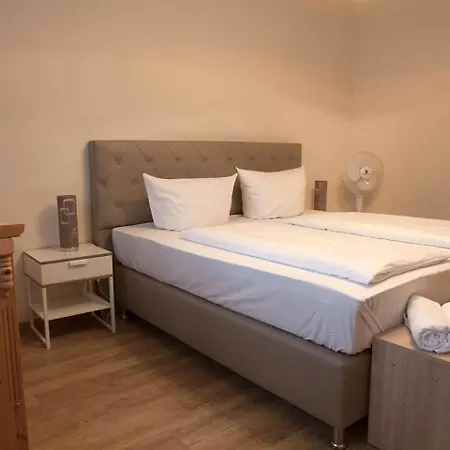 Hotel Ravene 3*
