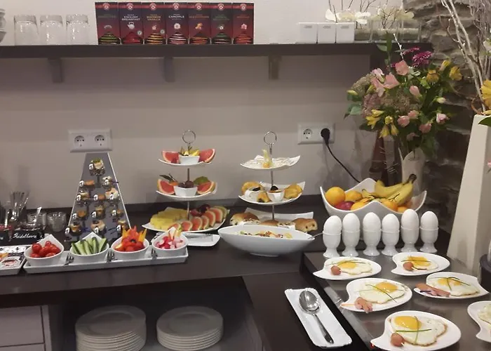 Ravene فندق كوتشيم